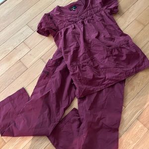 Set of PEACHES scrubs